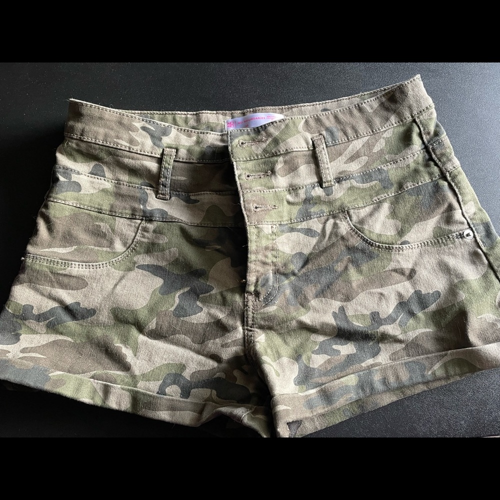 No Boundaries camouflage shorts